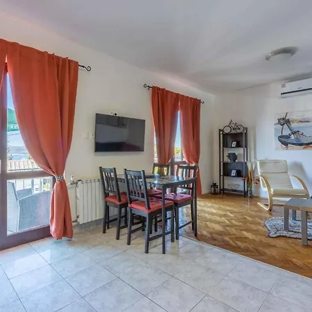 Apartment In 46009