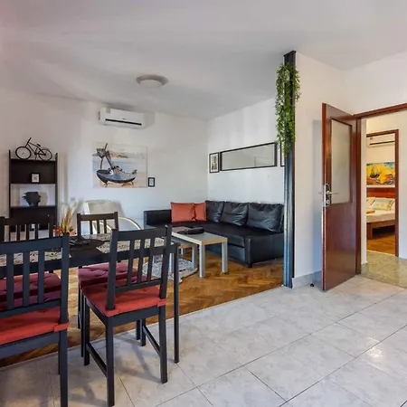 In 46009 Apartment