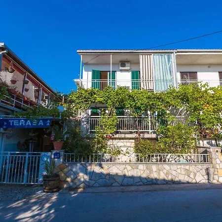 Apartment In 46009 Selce