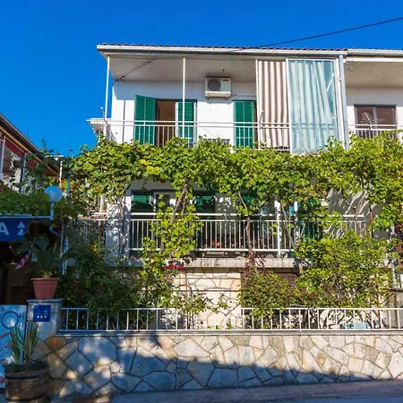 Apartment In 46009 Selce